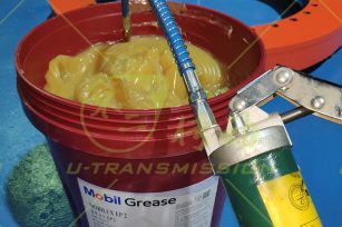 回轉(zhuǎn)驅(qū)動應(yīng)當(dāng)如何正確添加潤滑劑？