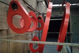 齒輪式回轉(zhuǎn)驅(qū)動(dòng)殼體采用噴塑處理的優(yōu)點(diǎn)