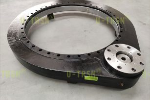 在一種特殊轉(zhuǎn)臺設備上使用的磨齒精密型回轉(zhuǎn)驅(qū)動